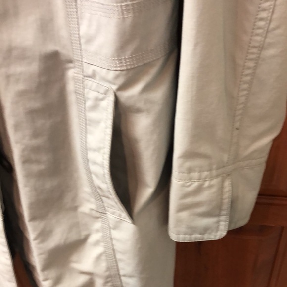 Eddie Bauer Women’s Rain Coat - Picture 10 of 10